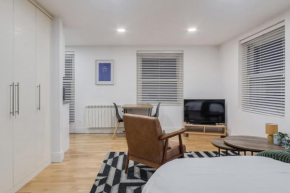 Stylish Apartment, Perfect Base for Exploring the City